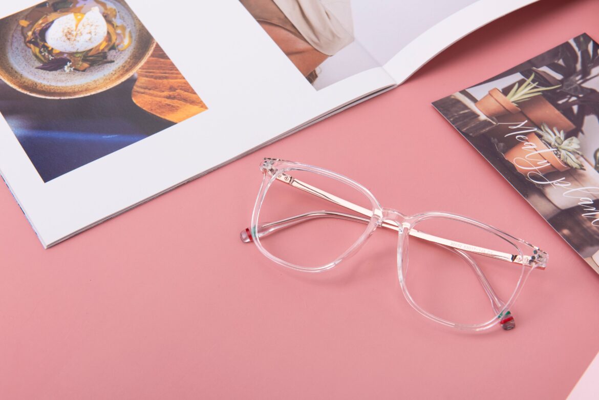 Glasses pink chic contrast for a stylish look