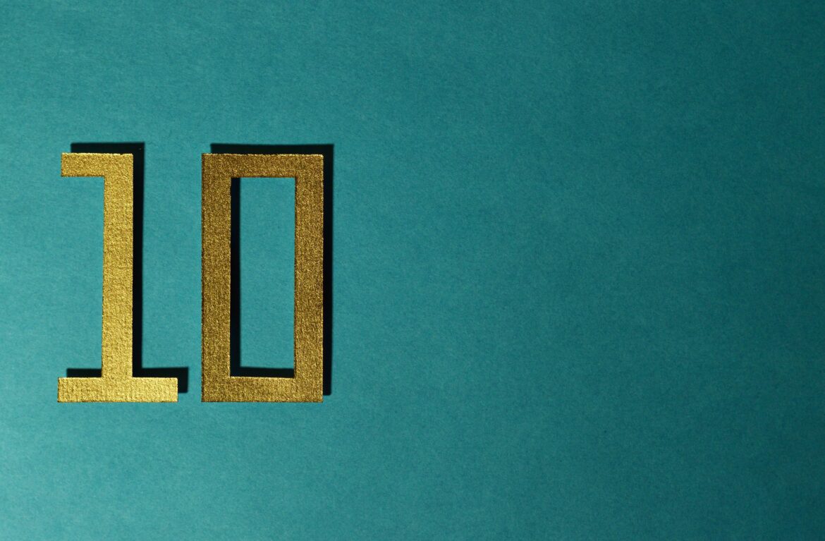Gold 10 paper cut
