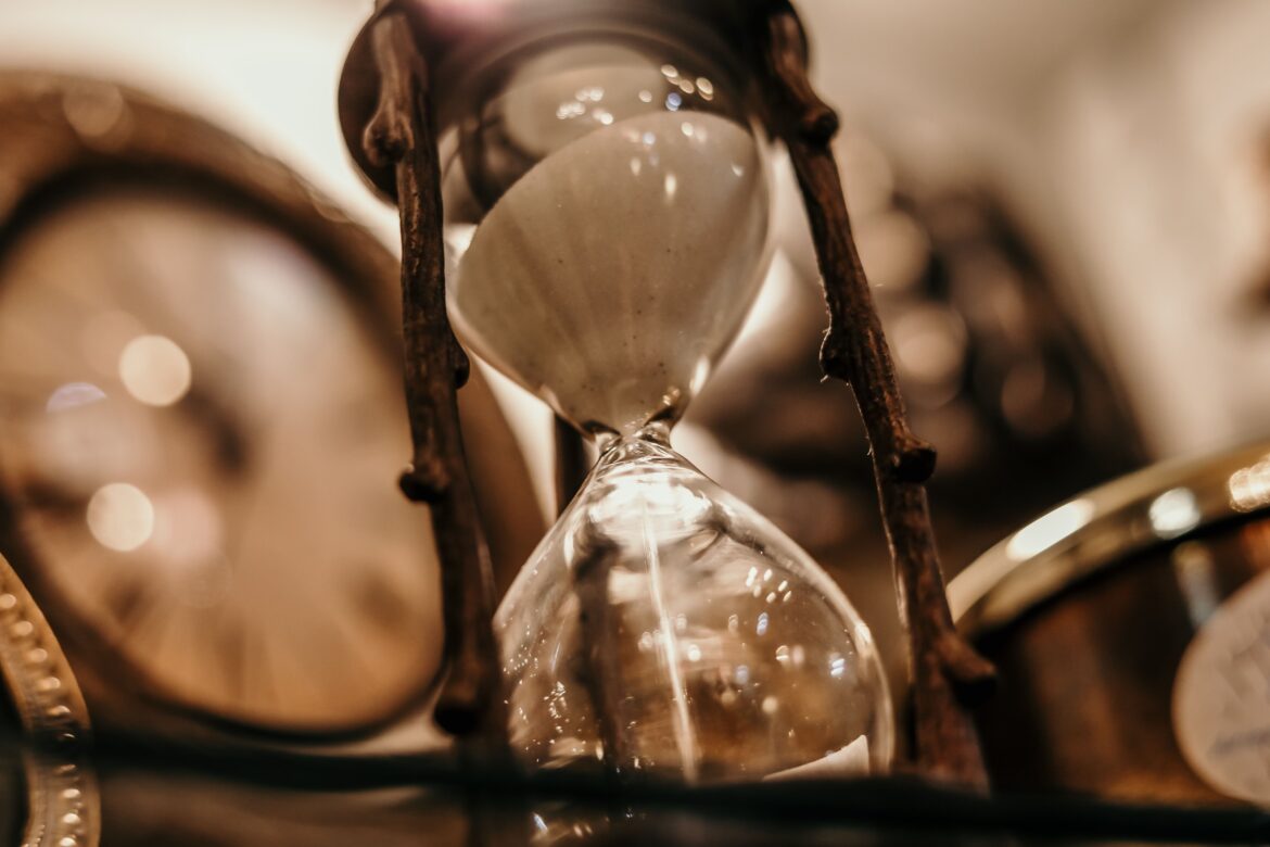 Shallow focus photography of hourglass